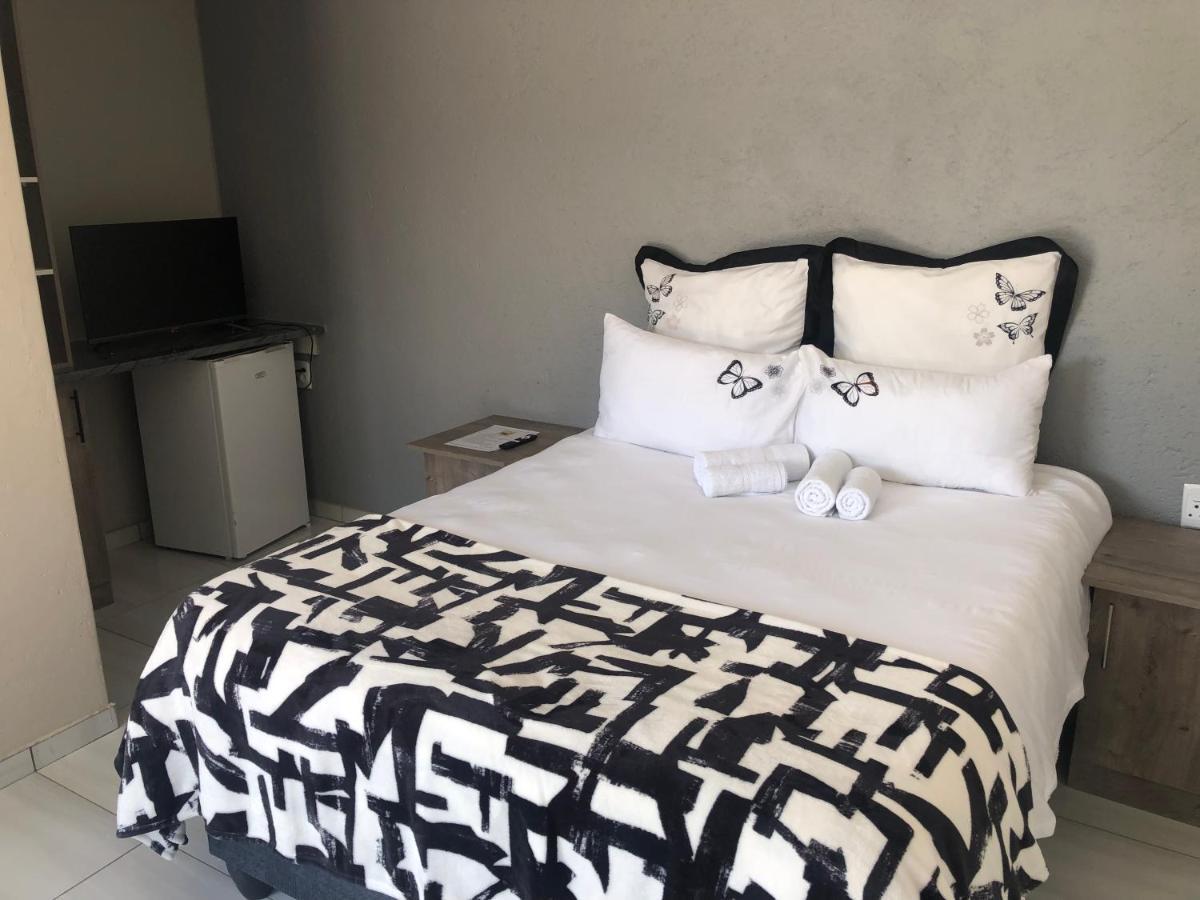 The Nest Overnight And Accommodation Usakos ภายนอก รูปภาพ